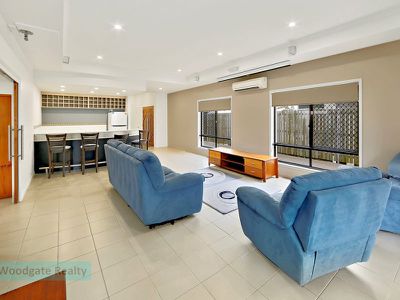 31 Esplanade, Woodgate