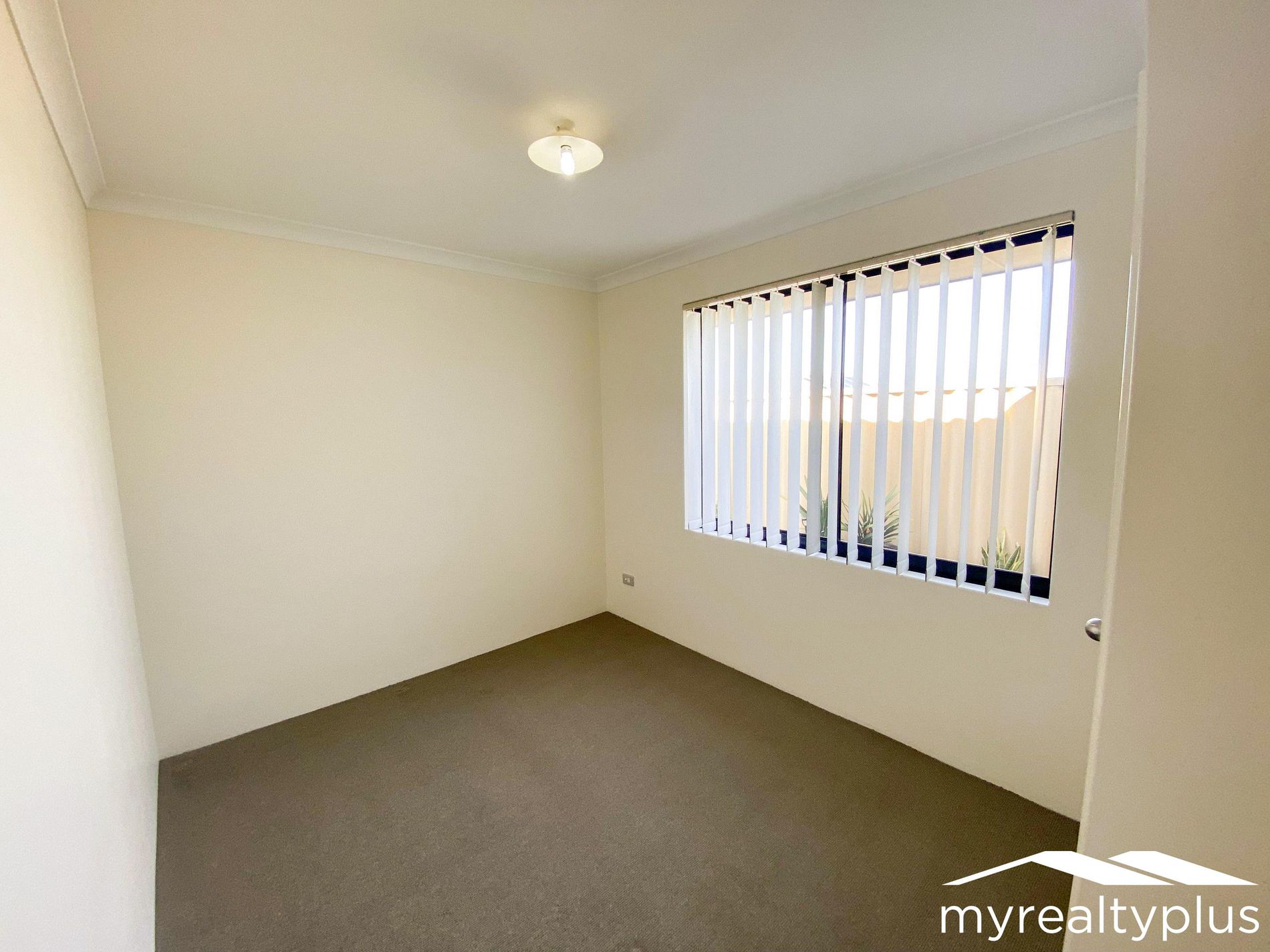 39 Hinchinbrook Avenue, Ridgewood