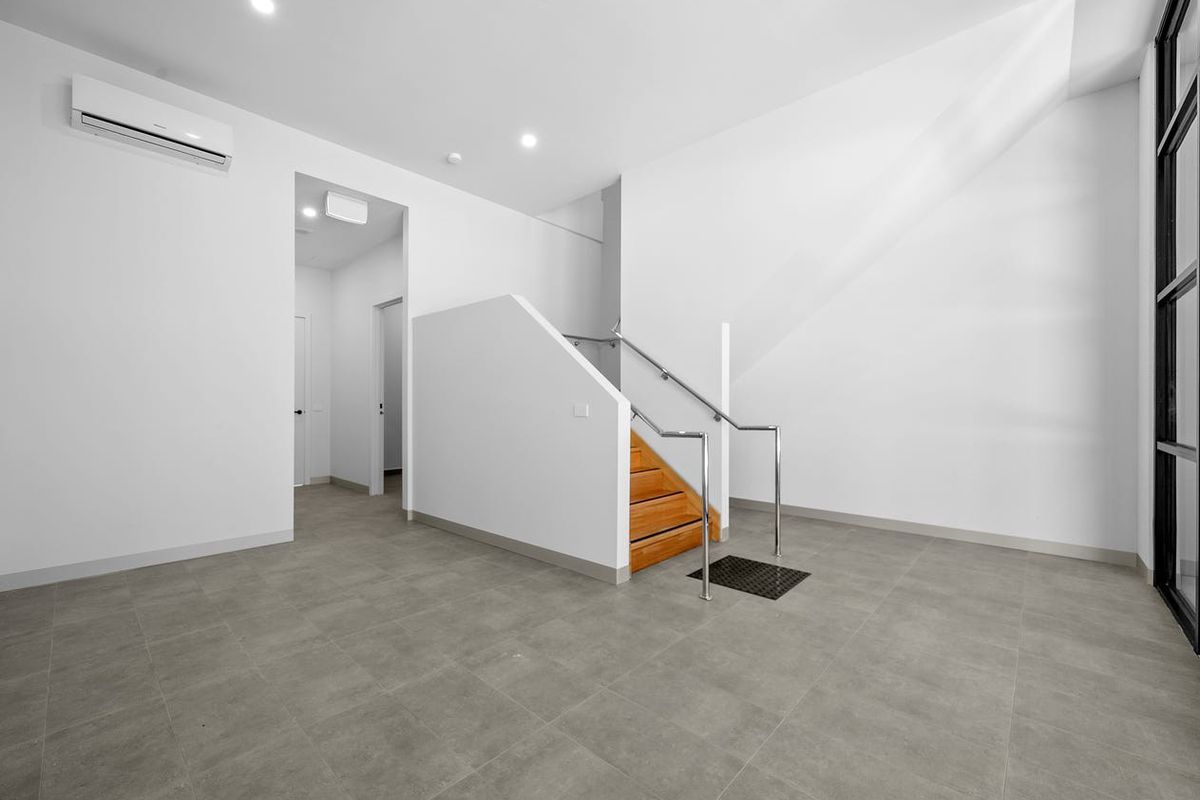 2 / 5 Literary Way, Williamstown