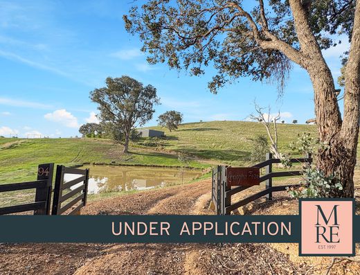 Lifestyle Living on Acreage Close to Town