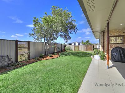 9 Sunset Avenue, Woodgate