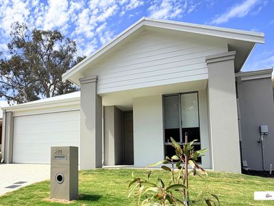 380 Lake Valley Drive, Lakelands