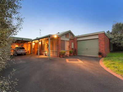 8 Fenton Ave, Rosebud