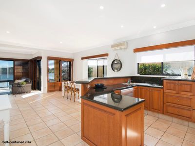 65 Wedgebill Parade, Burleigh Waters