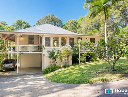 Iconic Garth Chapman Queenslander in a Peaceful Lakeside Setting image 1