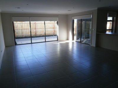 2 / 9 Brimpton Grove, Wyndham Vale