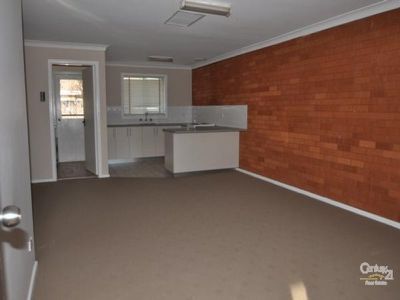 4 / 4 Forest Crescent, Dubbo