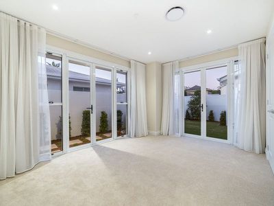 20 Seafarer Court, Paradise Waters