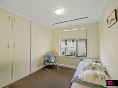 98 Hopetoun Circuit, Yarralumla