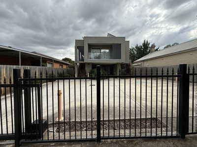 Room 10 / 98 Commercial Road, Footscray