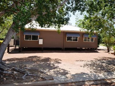 24 Wompoo Road, Longreach