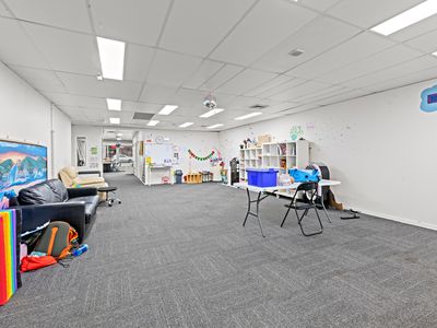972 Logan Road, Holland Park West