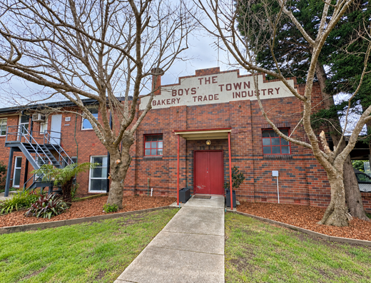 Bright, Open and Versatile Retail Opportunity!