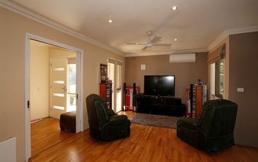6 Young Street, Beaconsfield Upper