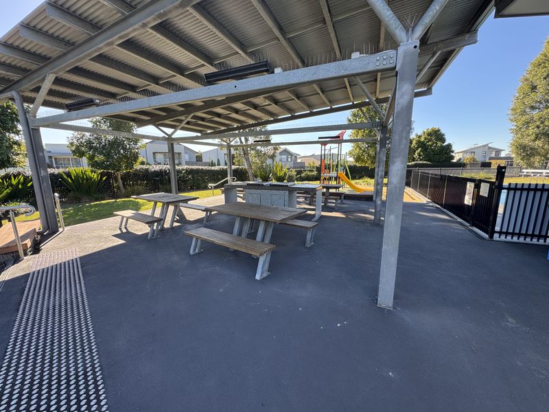8 Hennessy Avenue, Moorebank
