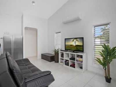 1 / 34 Hughes Road, Urangan