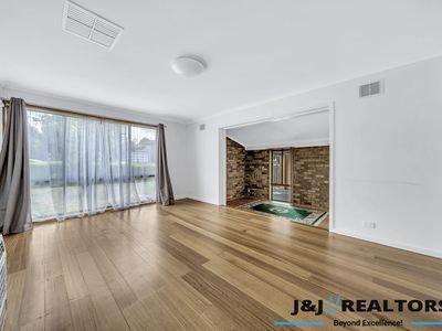 6 Plato Crescent, Wheelers Hill