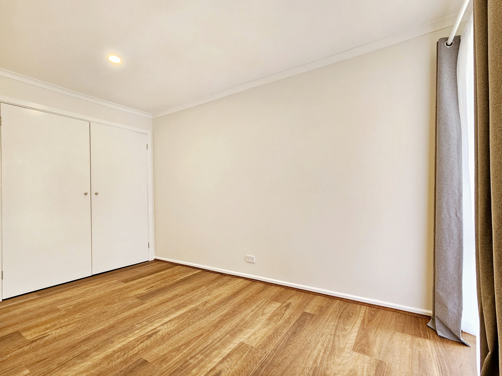 4 / 42 Greendale Road, Doncaster East