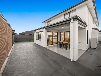 7 Crescendo Boulevard, Clyde