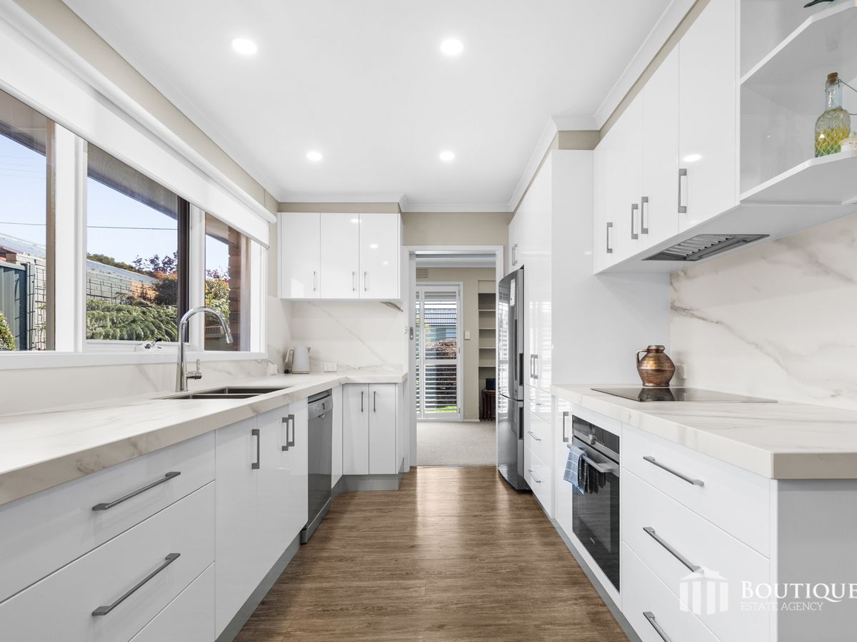 15 Sherwood Crescent, Dandenong North