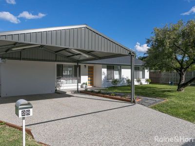 28 GLENDEVON CRESCENT, Mount Warren Park