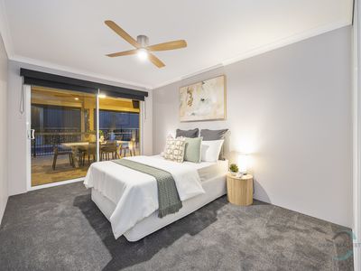 5 Scarlet Close, Tapping