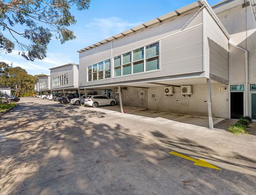 Versatile Industrial Unit in Secure, Modern Complex