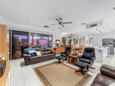 9 Senden Cr, Manly West
