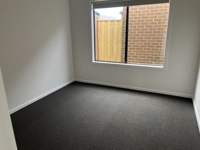 6 Shiraz Ave, Fraser Rise