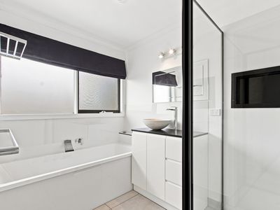 2 King Avenue, Sale