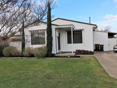 32A Oak St, Seymour