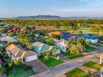 15 Blue Lake Court, Kirwan