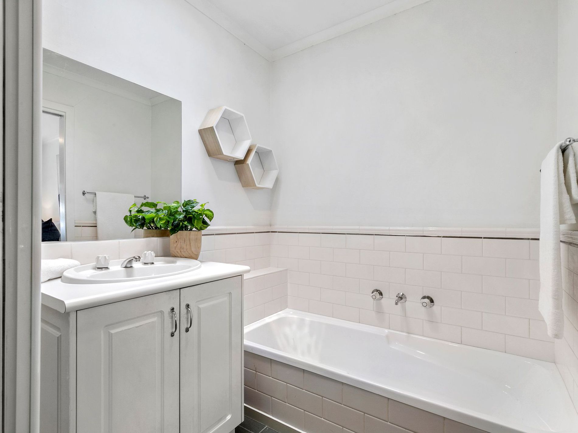2 / 27 Frank Street, Newtown