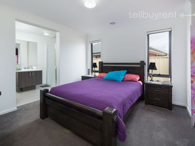 24 ROD LAVER WAY, Baranduda