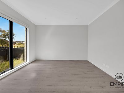 19 Stonefox Circuit, Clyde North