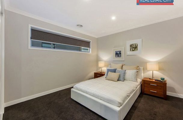 44 Perugia Avenue, Greenvale