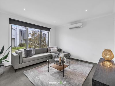 2 Aviara Walk, Cranbourne