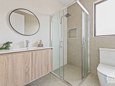 7 / 5 Sylvanwood Crescent, Narre Warren