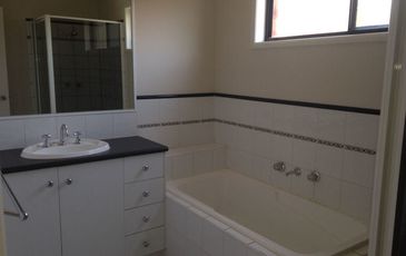 16 Retreat Circuit, Beaconsfield