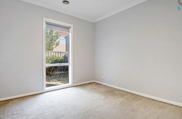 28 Lakeside Drive, Roxburgh Park