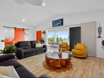 8 Blackcurrant Drive, Hideaway Bay