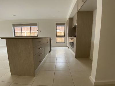 10 Dodson Drive, Point Cook