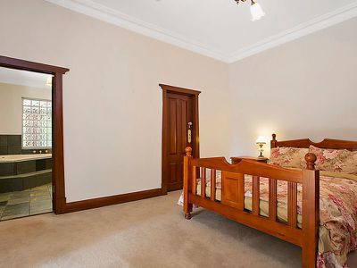 9 Cross  Road, Kingswood