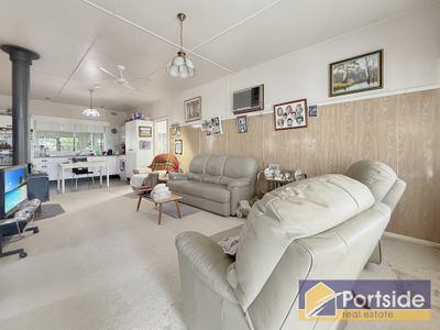 43 King Albert Avenue, Tanilba Bay
