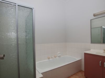 2 Hopkins Drive, Horsham