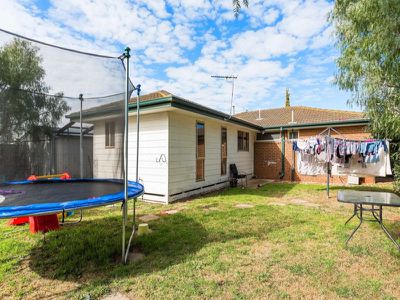 11 Charinga Drive, Werribee