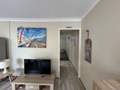 6 / 4 Mosbri Crescent, The Hill