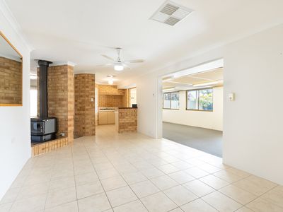 594 Safety Bay Rd, Waikiki