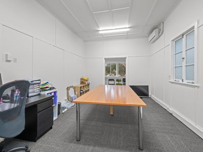 972 Logan Road, Holland Park West