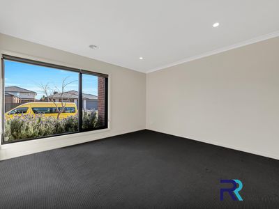 9 Larneuk Drive, Cobblebank